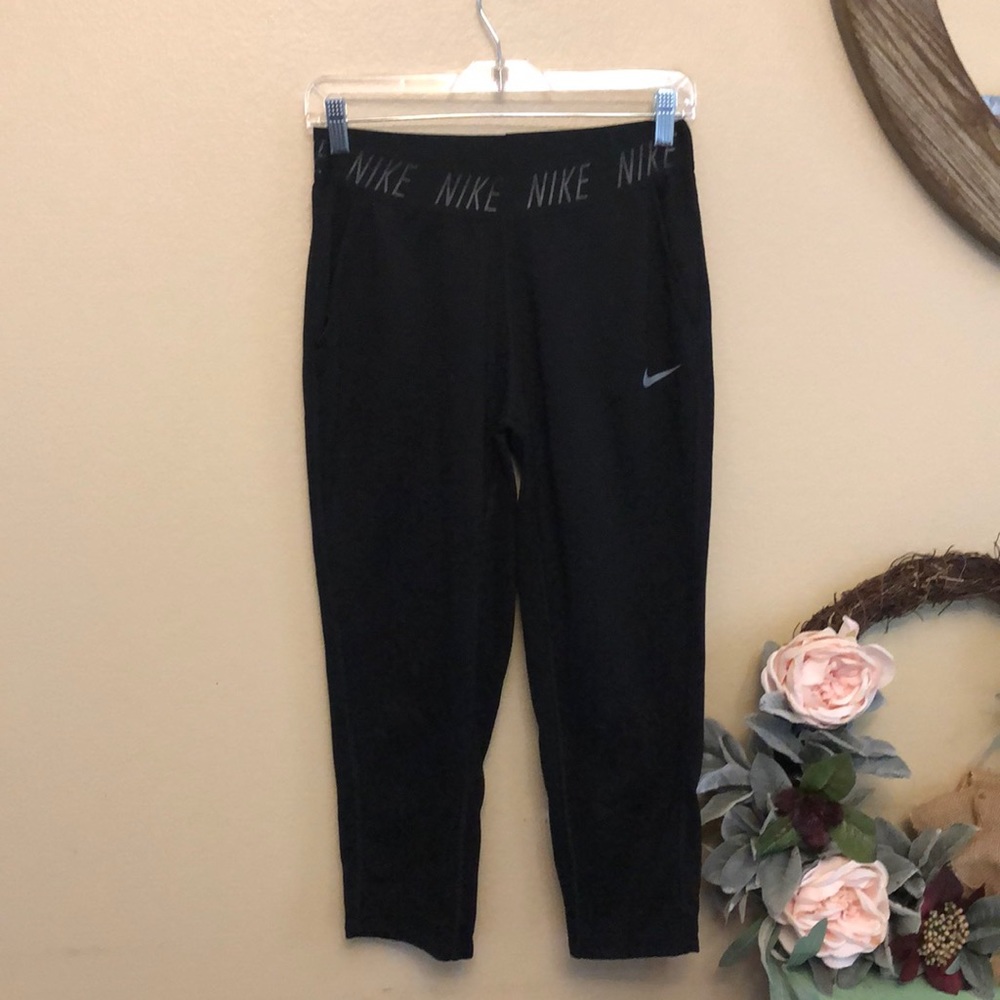 Nike dri fit cropped pants